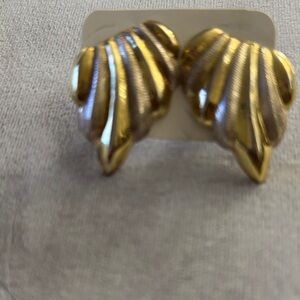 Elegant Two-Tone Shell Earrings